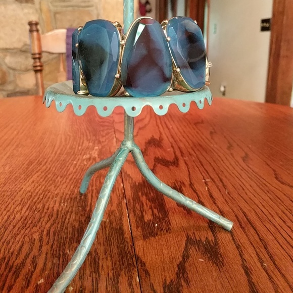 Goldtone Blue Stretch Bracelet, NWOT - Picture 3 of 7